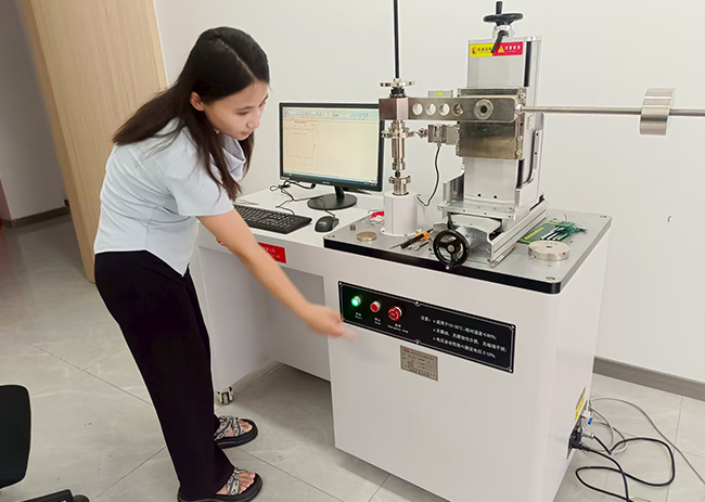 La máquina de prueba de fricción y desgaste del disco de bola de apalancamiento Jinan Liling pasó con éxito la aceptación del cliente y la alta calidad fue altamente reconocida.