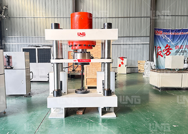 Jinan lidera la finalización y entrega de la nueva máquina de prueba de flexión estática del riel, para ayudar al desarrollo de alta calidad del transporte ferroviario