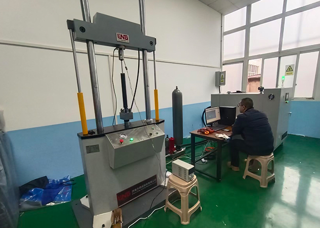 El indicador de amortiguador Jinan Liling se instaló en el laboratorio universitario para ayudar a la investigación científica y la innovación docente en ingeniería de vehículos.