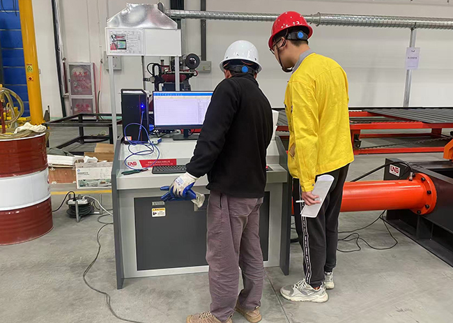 La puesta en marcha del equipo concluyó con éxito la máquina de prueba de tracción horizontal Jinan Liling fue entregada y puesta en marcha sin problemas.